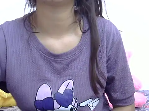 lovelydesi21 online show from February 9, 2026, 7:28 am