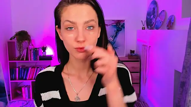 Snapshot of EmilyWilden chatting on February 17, 2025, 11:55 am EmilyWilden online show from February 17, 2025, 11:55 am