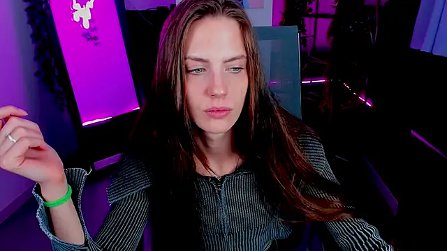 Snapshot of EmilyWilden chatting on October 22, 2025, 7:52 am EmilyWilden online show from October 22, 2025, 7:52 am