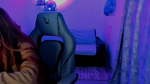 Snapshot of EmilyWilden chatting on November 11, 2025, 9:37 am EmilyWilden online show from November 11, 2025, 9:37 am