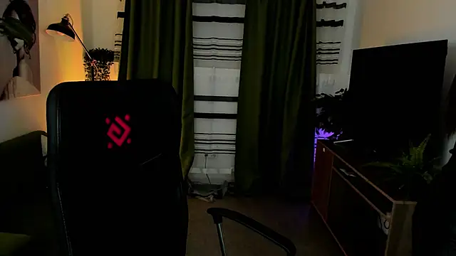 Snapshot of EmilyWilden chatting on February 18, 2025, 6:15 am EmilyWilden online show from February 18, 2025, 6:15 am