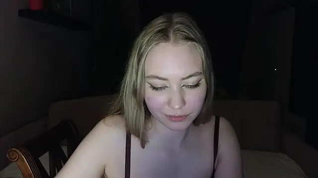 Snapshot of AmazovaAny chatting on April 2, 2026, 7:53 pm AmazovaAny online show from April 2, 2026, 7:53 pm