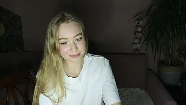 Snapshot of AmazovaAny chatting on November 13, 2025, 3:49 pm AmazovaAny online show from November 13, 2025, 3:49 pm