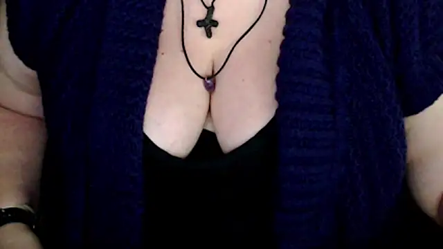 Snapshot of mayasmith chatting on April 1, 2026, 2:14 pm mayasmith online show from April 1, 2026, 2:14 pm