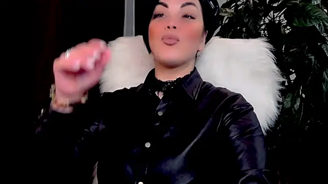 Snapshot of QueenOfUrKink chatting on February 12, 2026, 7:57 pm QueenOfUrKink online show from February 12, 2026, 7:57 pm