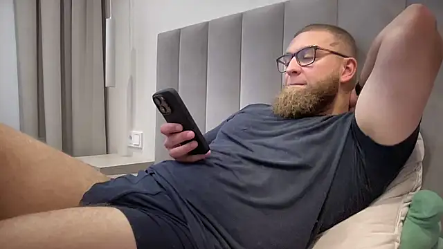 Bear bear  online show from September 18, 2025, 1:36 pm