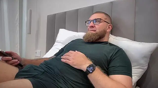 Bear bear  online show from September 30, 2025, 10:21 am