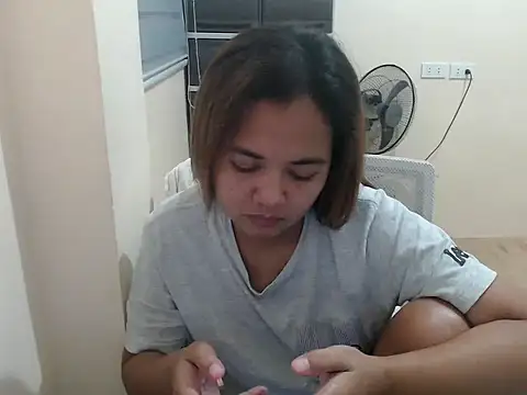 xTheLastVIRGINx online show from December 17, 2025, 2:22 pm