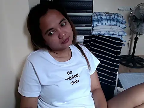 xTheLastVIRGINx online show from February 12, 2026, 5:51 am