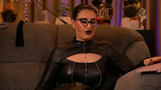 Snapshot of kelly_kent chatting on October 24, 2025, 11:37 pm kelly kent online show from October 24, 2025, 11:37 pm