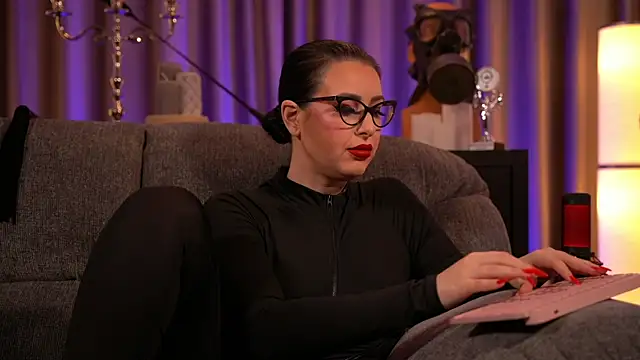 Snapshot of kelly_kent chatting on February 1, 2025, 10:55 pm kelly kent online show from February 1, 2025, 10:55 pm