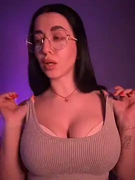 Snapshot of Emylia chatting on February 14, 2025, 1:34 am Emylia online show from February 14, 2025, 1:34 am