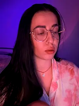 Snapshot of Emylia chatting on October 3, 2025, 7:26 pm Emylia online show from October 3, 2025, 7:26 pm