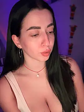 Snapshot of Emylia chatting on January 8, 2025, 11:19 pm Emylia online show from January 8, 2025, 11:19 pm