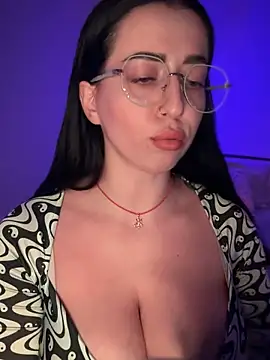 Snapshot of Emylia chatting on November 9, 2025, 4:55 pm Emylia online show from November 9, 2025, 4:55 pm