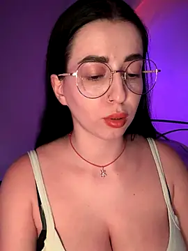 Snapshot of Emylia chatting on November 20, 2025, 10:31 pm Emylia online show from November 20, 2025, 10:31 pm