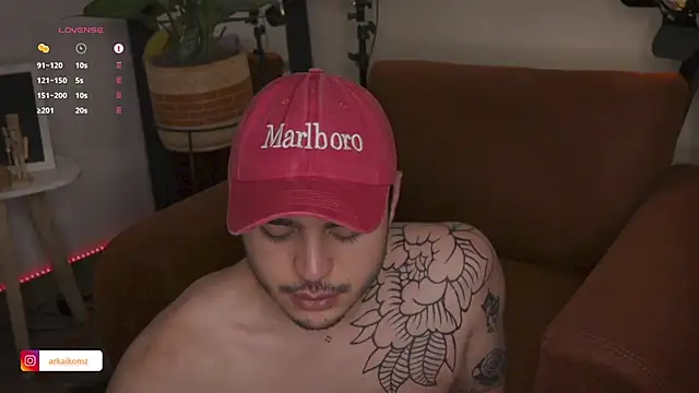 Snapshot of Arkaikomz chatting on March 9, 2025, 1:35 am Arkaikomz online show from March 9, 2025, 1:35 am