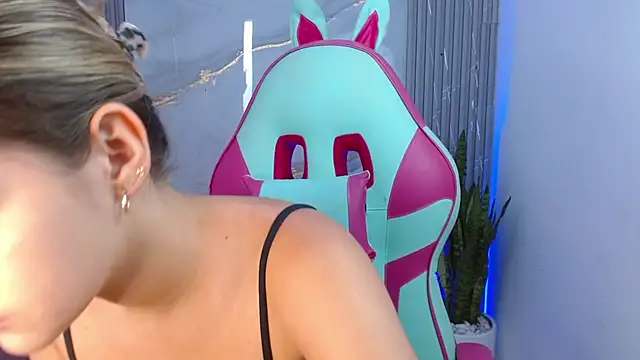 Snapshot of sofia_henaok chatting on February 22, 2025, 6:19 pm sofia henaok online show from February 22, 2025, 6:19 pm