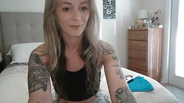 Snapshot of Heyitsmee33 chatting on November 18, 2025, 12:41 pm Heyitsmee33 online show from November 18, 2025, 12:41 pm