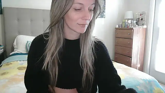 Heyitsmee33 online show from February 10, 2026, 12:48 pm