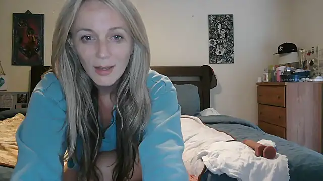 Snapshot of Heyitsmee33 chatting on July 7, 2026, 10:35 pm Heyitsmee33 online show from July 7, 2026, 10:35 pm