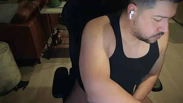 Snapshot of HungandThickLatin chatting on November 10, 2025, 11:26 am HungandThickLatin online show from November 10, 2025, 11:26 am