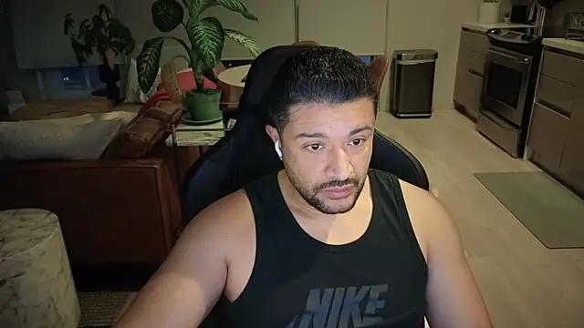Snapshot of HungandThickLatin chatting on September 18, 2025, 1:25 pm HungandThickLatin online show from September 18, 2025, 1:25 pm