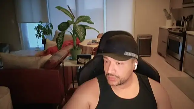 Snapshot of HungandThickLatin chatting on September 29, 2025, 1:50 pm HungandThickLatin online show from September 29, 2025, 1:50 pm