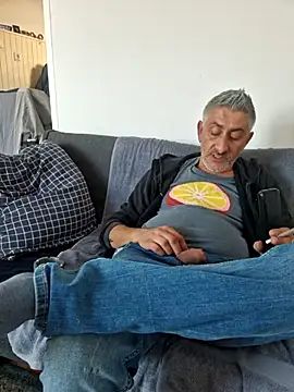 Snapshot of cuci45 chatting on November 9, 2025, 1:59 pm cuci45 online show from November 9, 2025, 1:59 pm