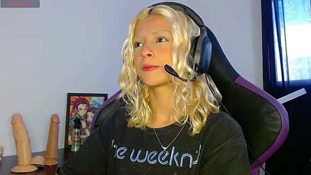 jujubinhahot online show from April 15, 2026, 2:43 pm