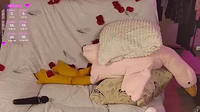 cutenessa online show from February 15, 2025, 11:25 pm