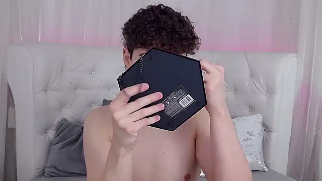 Snapshot of RobbyCharming chatting on December 20, 2025, 3:42 am RobbyCharming online show from December 20, 2025, 3:42 am