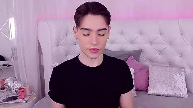 Snapshot of RobbyCharming chatting on March 3, 2025, 7:49 pm RobbyCharming online show from March 3, 2025, 7:49 pm