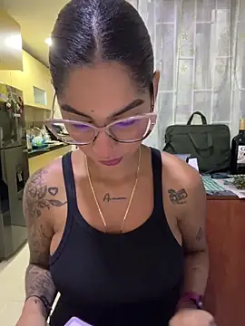 Snapshot of charlotte_stevenss_ chatting on February 19, 2025, 2:33 pm charlotte stevenss online show from February 19, 2025, 2:33 pm
