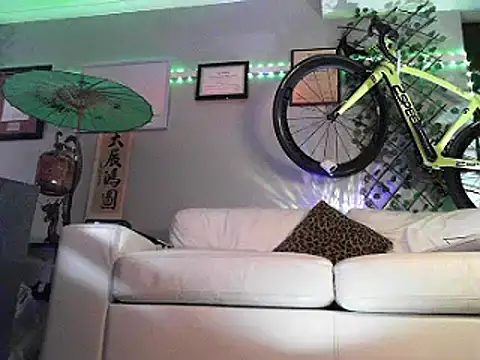 Snapshot of OSIRlS chatting on March 18, 2025, 1:23 pm OSIRlS online show from March 18, 2025, 1:23 pm