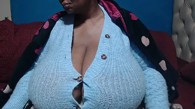 CUTEFIRMMELONSS online show from May 27, 2026, 3:25 am