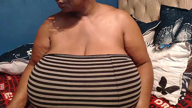 CUTEFIRMMELONSS online show from March 4, 2026, 3:25 am