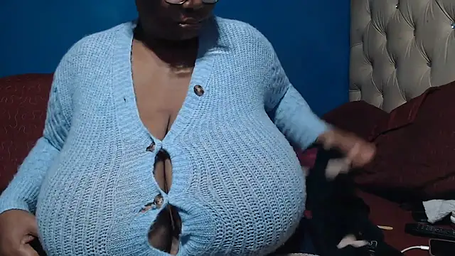 CUTEFIRMMELONSS online show from May 26, 2026, 3:48 am