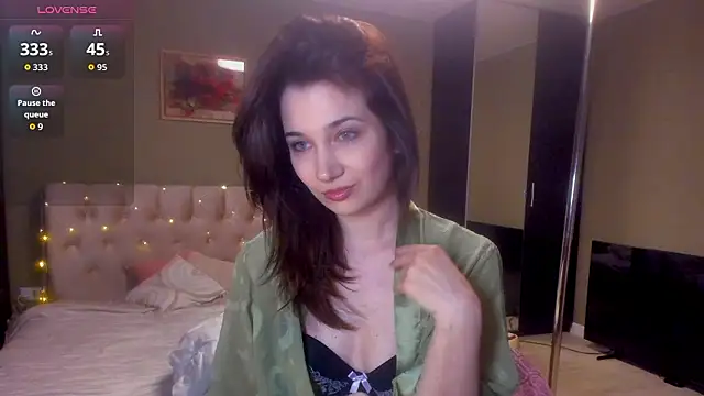 Snapshot of Carina_E chatting on February 13, 2026, 11:21 am Carina E online show from February 13, 2026, 11:21 am