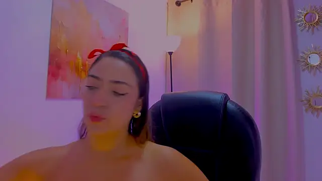Snapshot of MariamRivera_ chatting on February 23, 2026, 12:56 am MariamRivera online show from February 23, 2026, 12:56 am