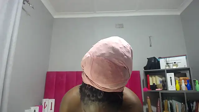 Snapshot of Shaniko89 chatting on November 2, 2025, 5:01 am Shaniko89 online show from November 2, 2025, 5:01 am