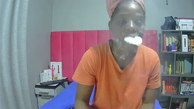 Snapshot of Shaniko89 chatting on October 25, 2025, 4:55 am Shaniko89 online show from October 25, 2025, 4:55 am