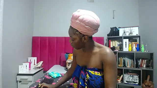 Snapshot of Shaniko89 chatting on November 5, 2025, 5:16 pm Shaniko89 online show from November 5, 2025, 5:16 pm