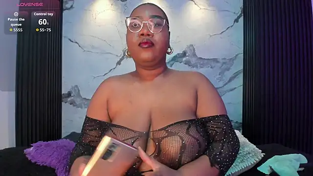 Snapshot of Darnellqueen chatting on November 28, 2025, 4:23 am Darnellqueen online show from November 28, 2025, 4:23 am