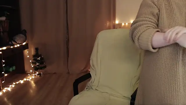 Snapshot of Exponent_5 chatting on February 17, 2025, 12:11 am Exponent 5 online show from February 17, 2025, 12:11 am