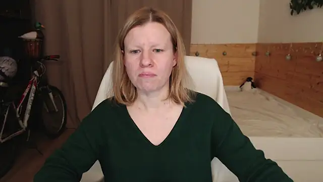 Snapshot of Exponent_5 chatting on December 6, 2024, 9:07 pm Exponent 5 online show from December 6, 2024, 9:07 pm