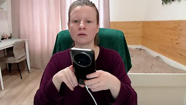 Snapshot of Exponent_5 chatting on April 7, 2026, 12:51 pm Exponent 5 online show from April 7, 2026, 12:51 pm