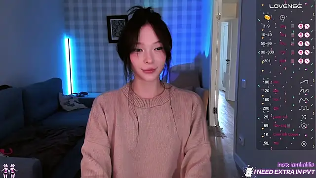 lialiliaa online show from October 5, 2025, 11:01 am