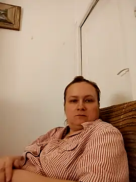 Snapshot of She-devilx chatting on February 22, 2025, 10:42 pm She-devilx online show from February 22, 2025, 10:42 pm