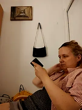 Snapshot of She-devilx chatting on November 4, 2025, 11:30 pm She-devilx online show from November 4, 2025, 11:30 pm